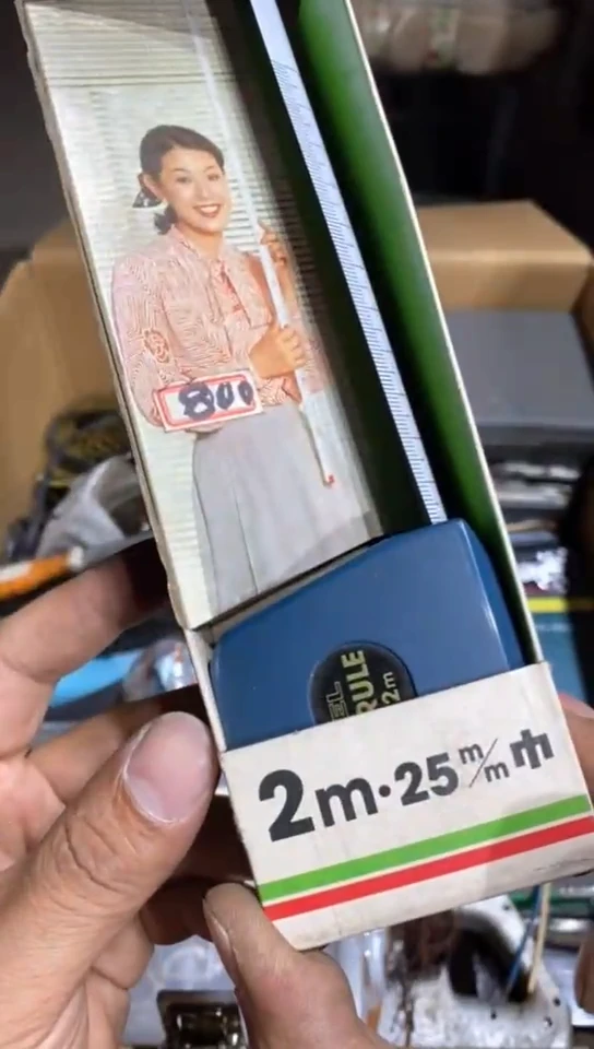 8新中古商品，瑕疵品，不保好坏。130