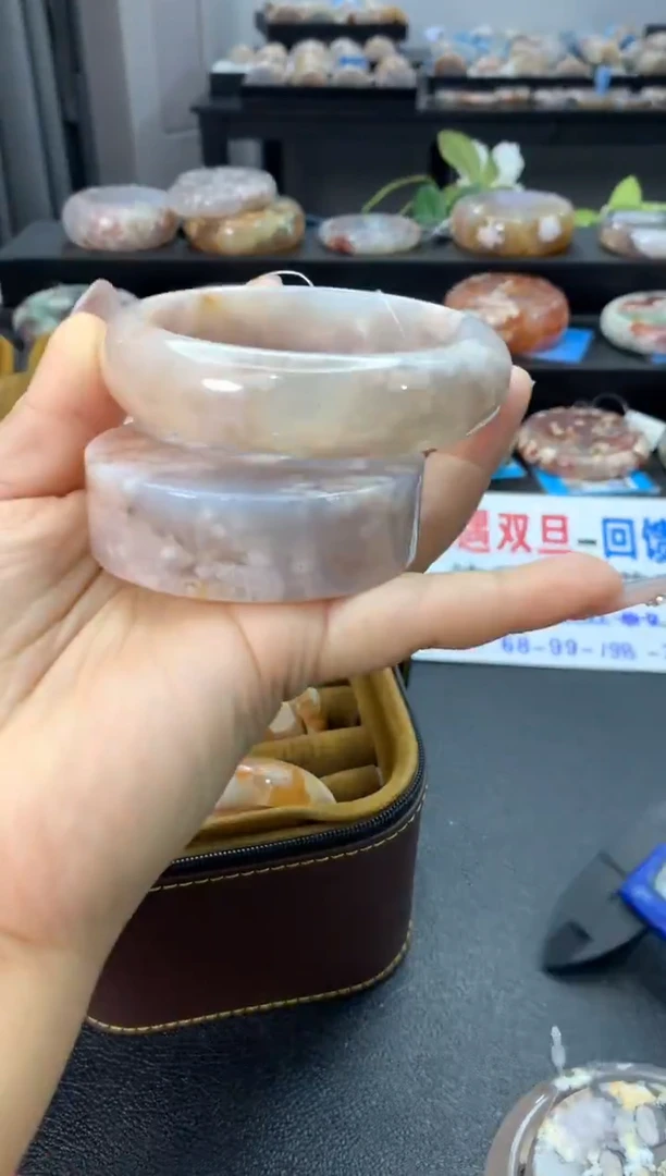 未镶嵌手镯石英质玉63圈口  赠送镯心