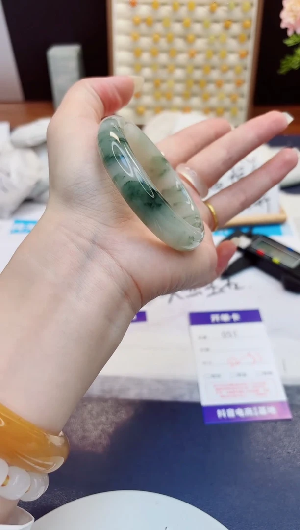 未镶嵌手镯石英质玉51-天山翠-圈口53
