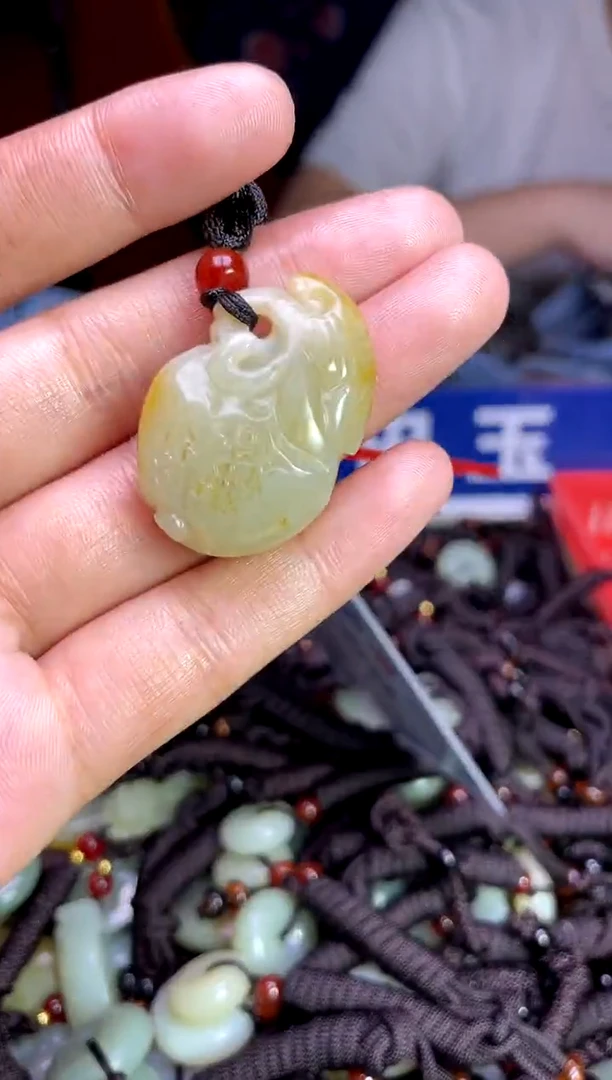 未镶嵌和田玉挂件1