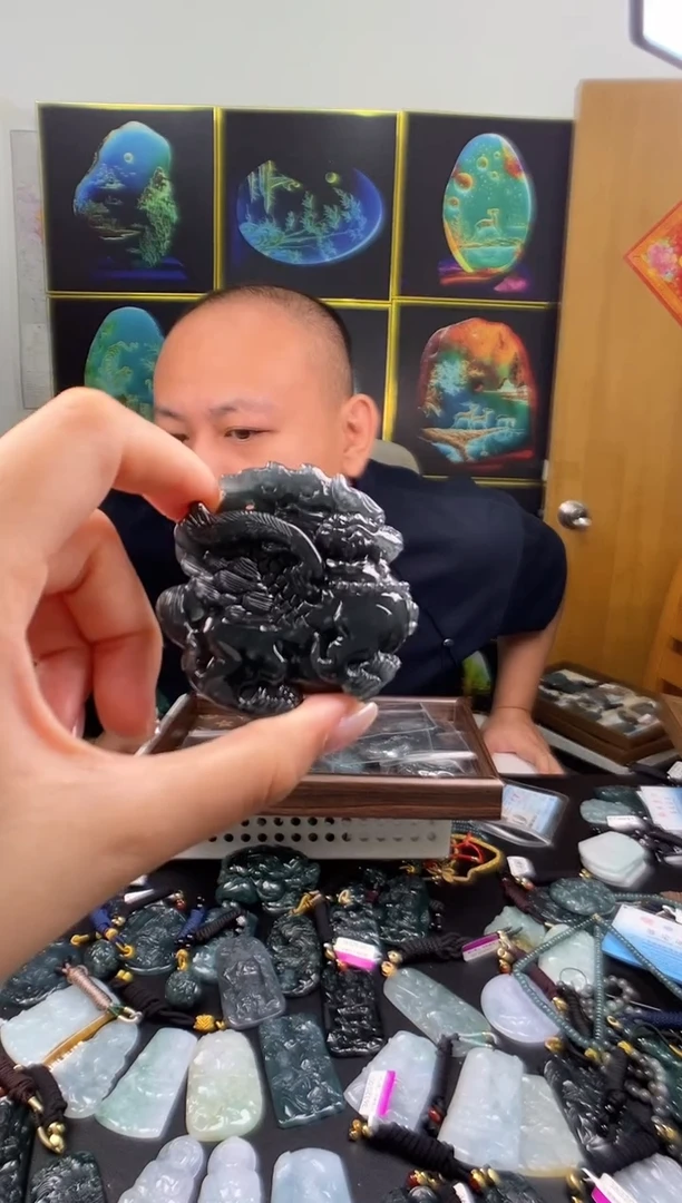 翡翠未镶嵌颈饰多样性发其一