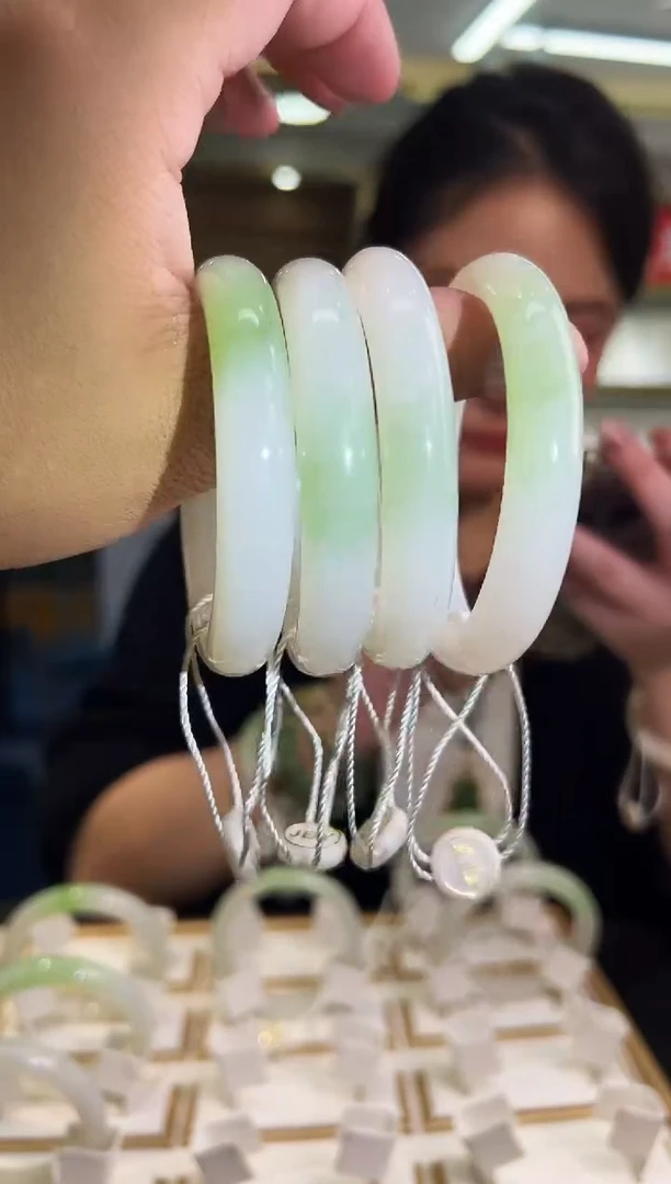 未镶嵌手镯和田玉翠青多样性发一(备注圈口)HL82D17