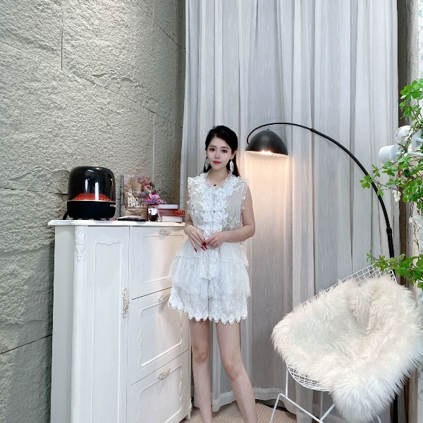 2025春夏新品高级感马甲气质立体刺绣显瘦无袖真丝马甲套装L8215