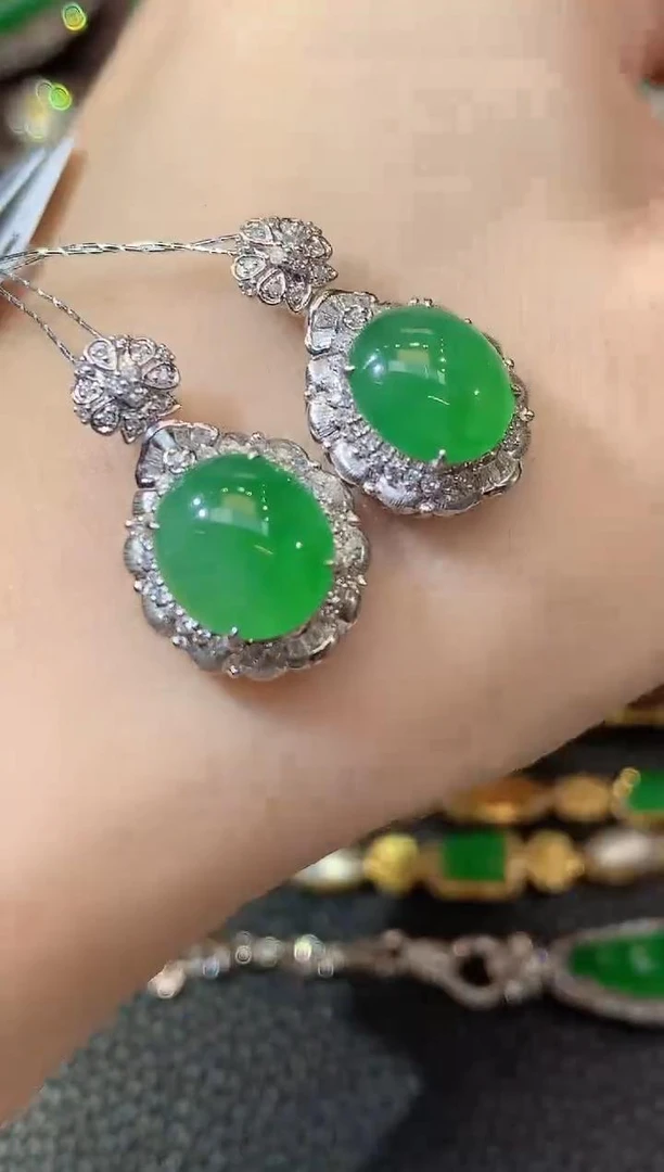 【云中意】18K金 翡翠绿蛋面吊坠（不含链）- 多样性发一件ZGM