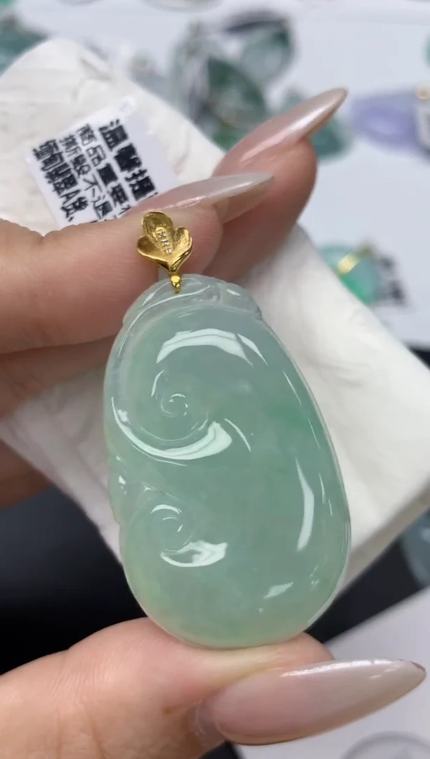 颈饰18K金镶嵌翡翠百元以上9元证书费自理