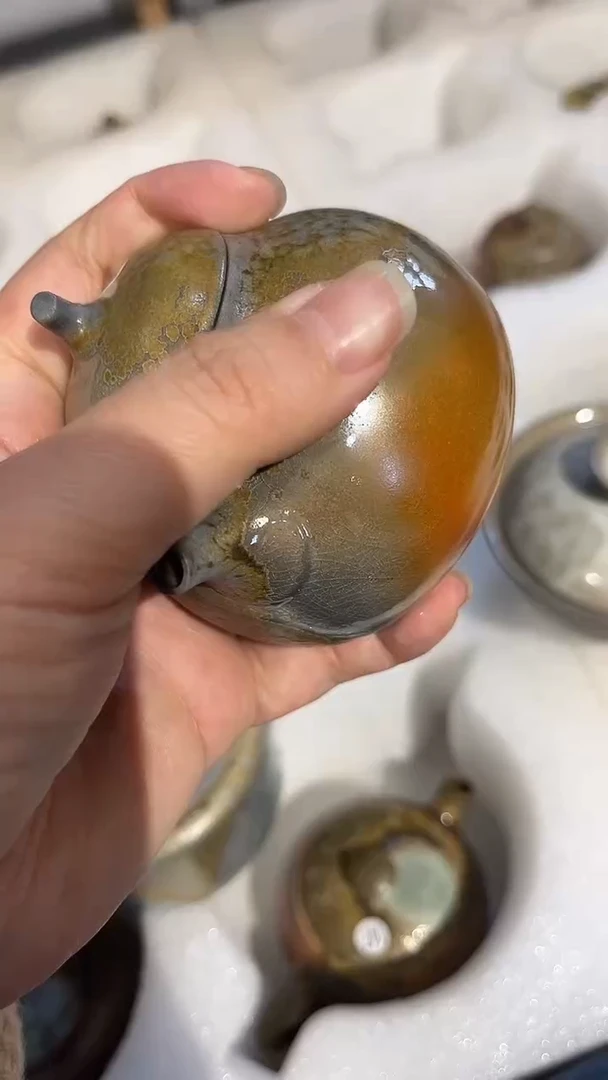 壶768号容量140-150ML中白泥 有取钉痕迹