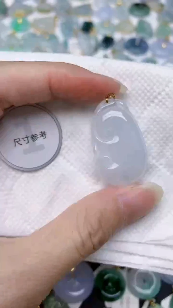 颈饰18K金镶嵌翡翠天然A货翡翠