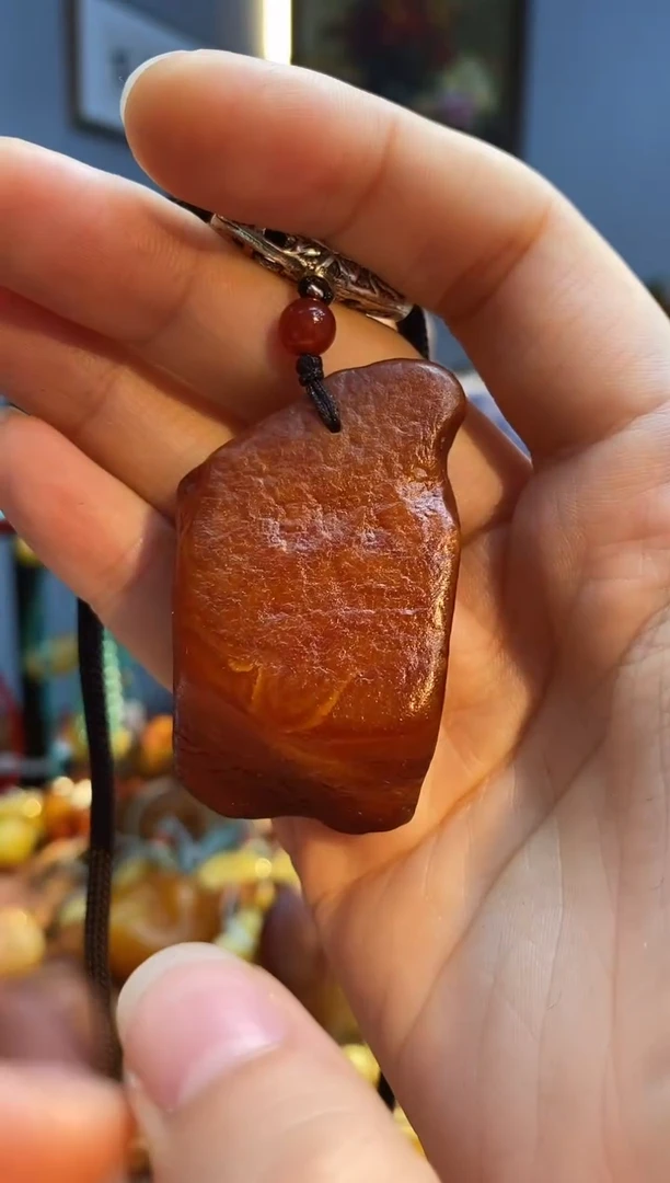 未镶嵌颈饰琥珀吊坠