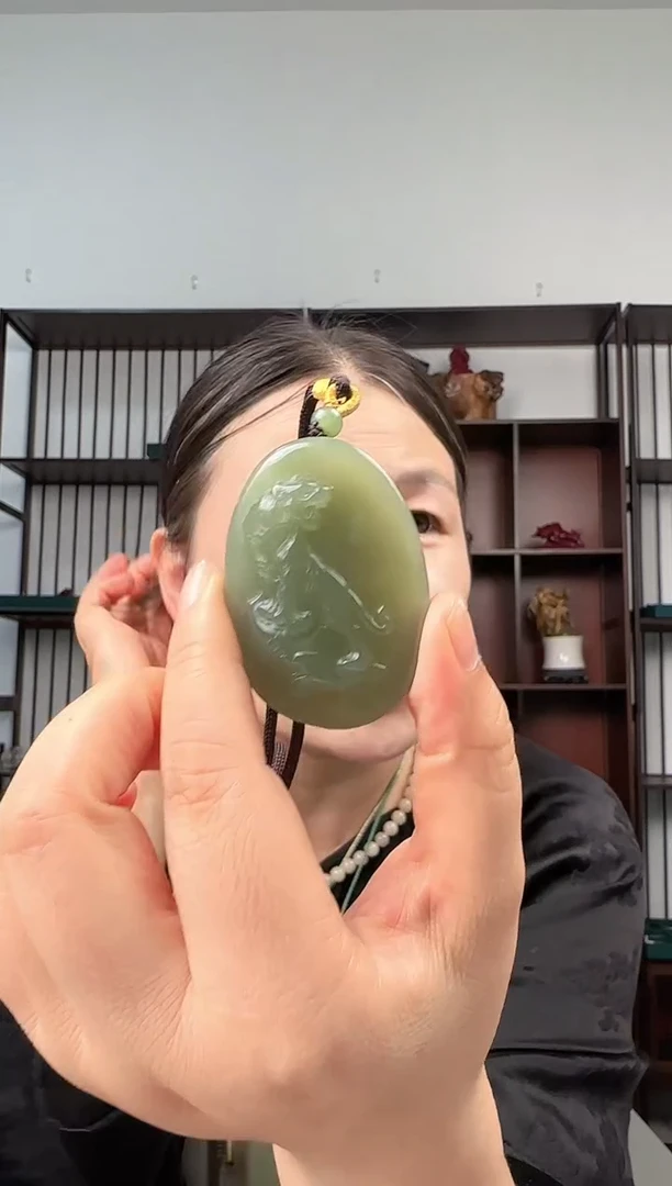 颈饰未镶嵌和田玉上山虎吊坠