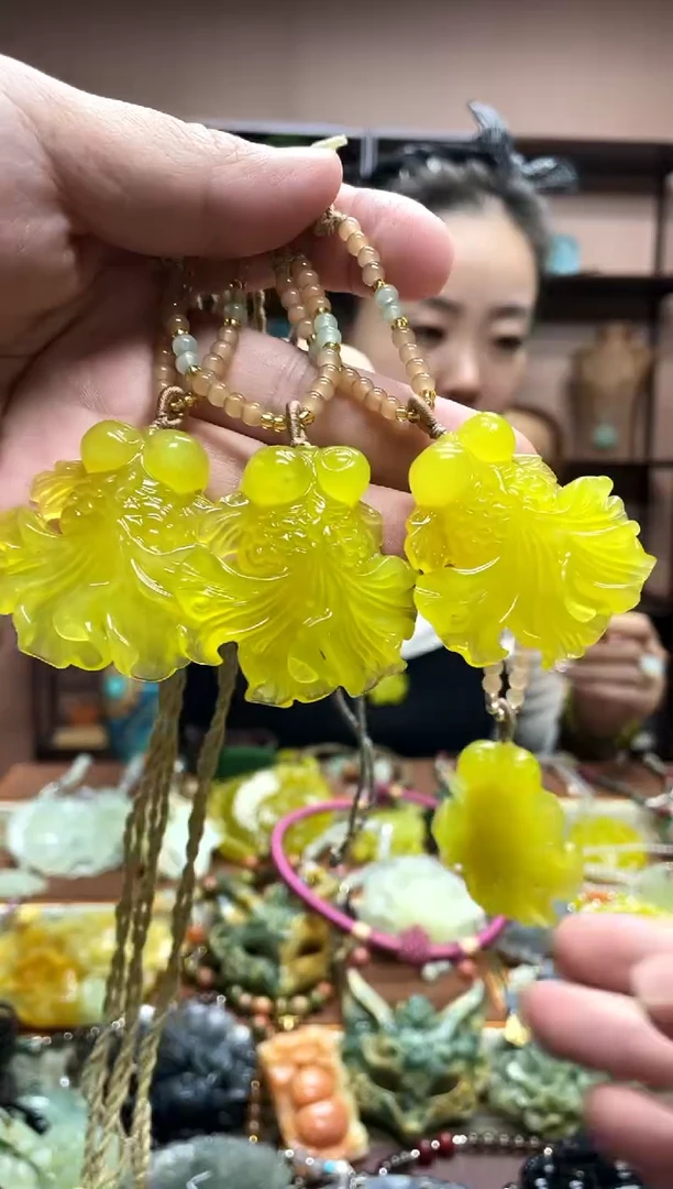 未镶嵌岫玉吊坠多样性发货发其中之一