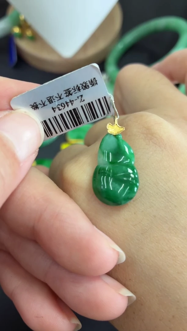 吊坠(不含链)18K金镶嵌翡翠挂件