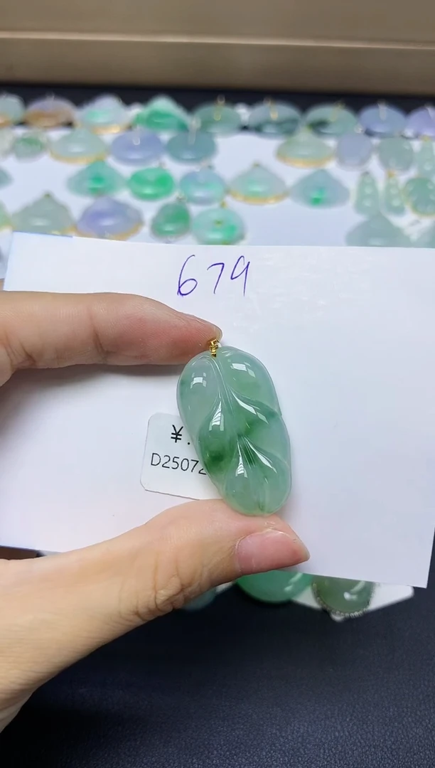 翡翠18K金镶嵌颈饰天然自然緬甸A貨翡翠