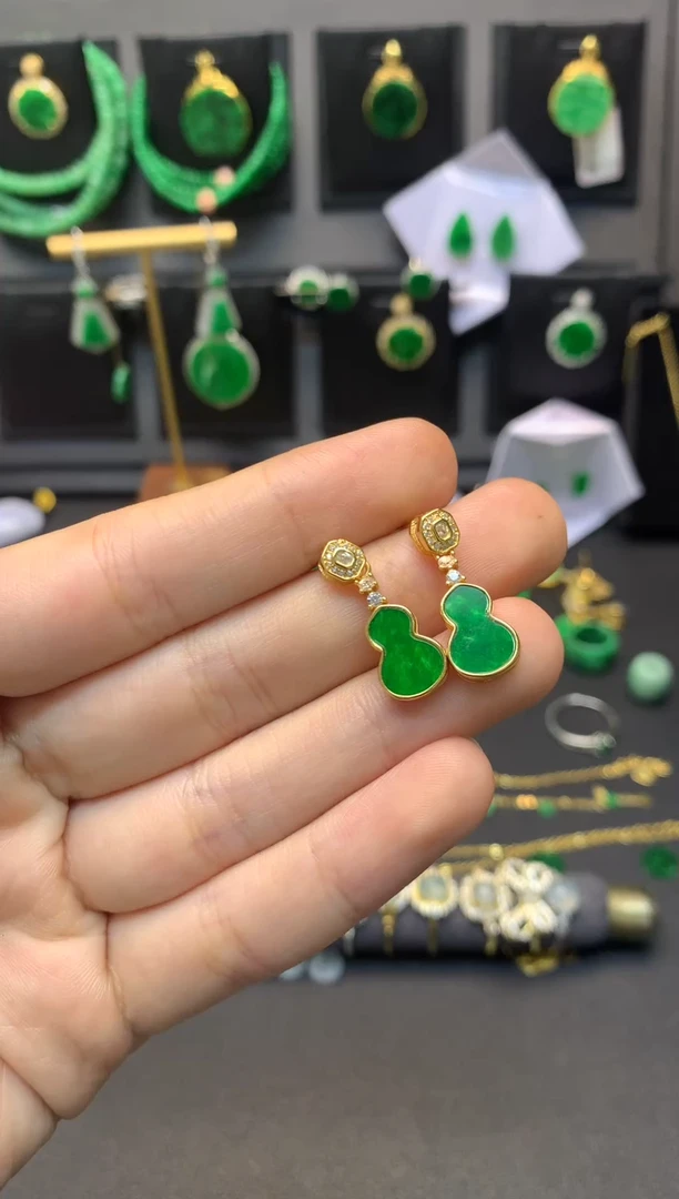 未镶嵌翡翠耳饰有纹