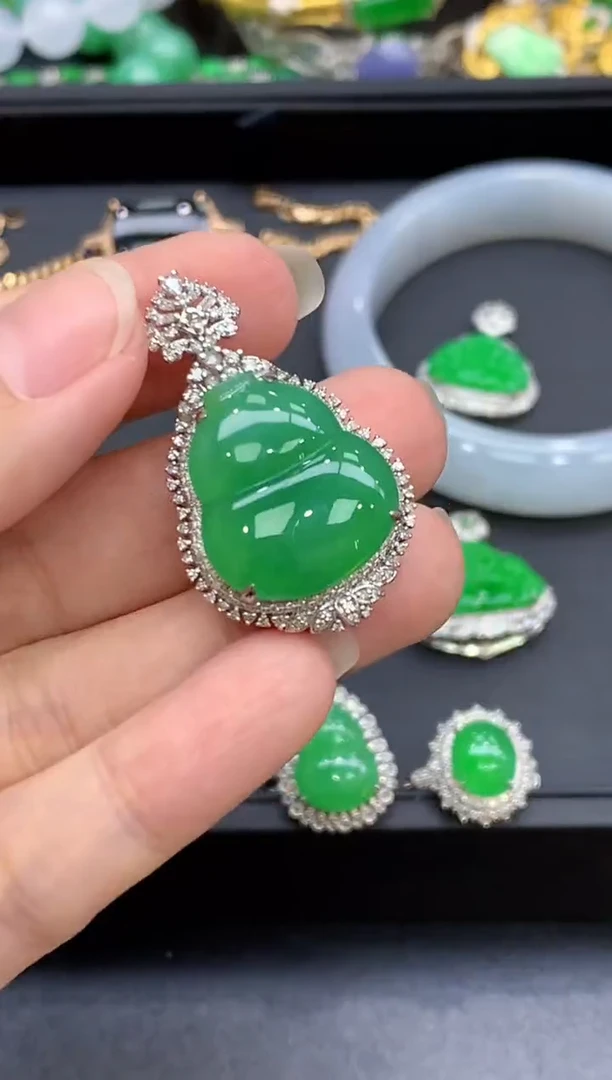 颈饰18K金镶嵌翡翠639-中国好珍宝