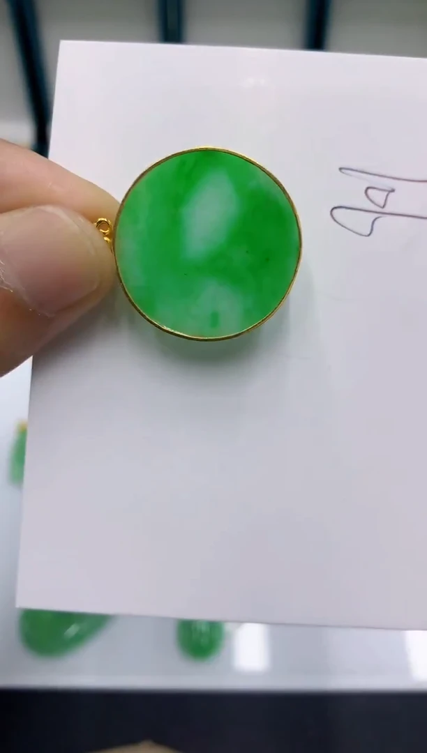 颈饰18K金镶嵌翡翠翡翠