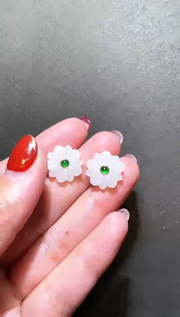 【闪购商品】和田玉耳饰18K金镶嵌海棠耳钉