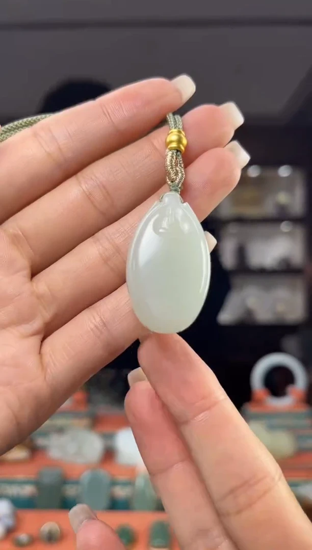颈饰未镶嵌和田玉佩佩