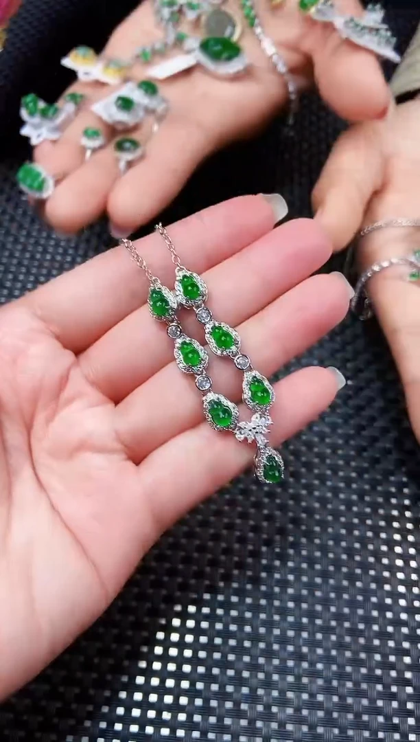 【闪购商品】翡翠颈饰未镶嵌111111111
