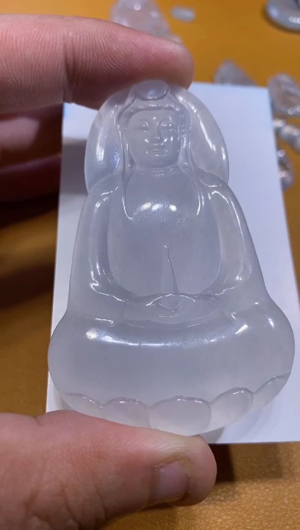 吊坠(不含链)未镶嵌翡翠观音9500    68.8   43.5  5.1
