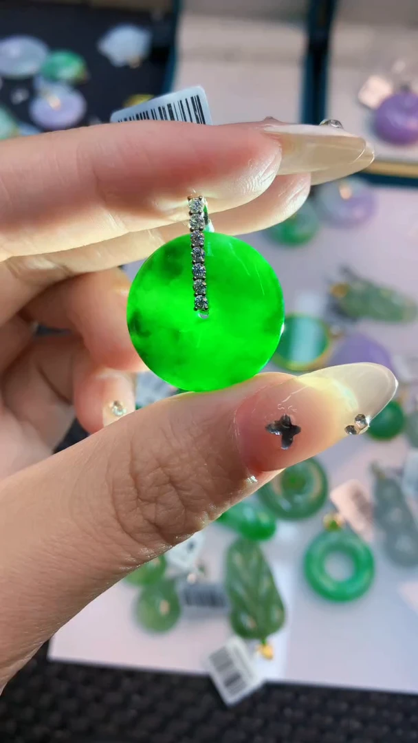 翡翠18K金镶嵌吊坠(不含链)天***霞1