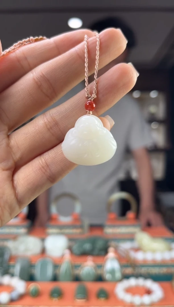 和田玉未镶嵌颈饰佩佩