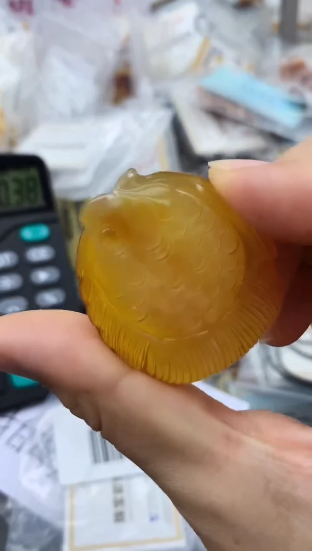未镶嵌琥珀珠宝奇石114