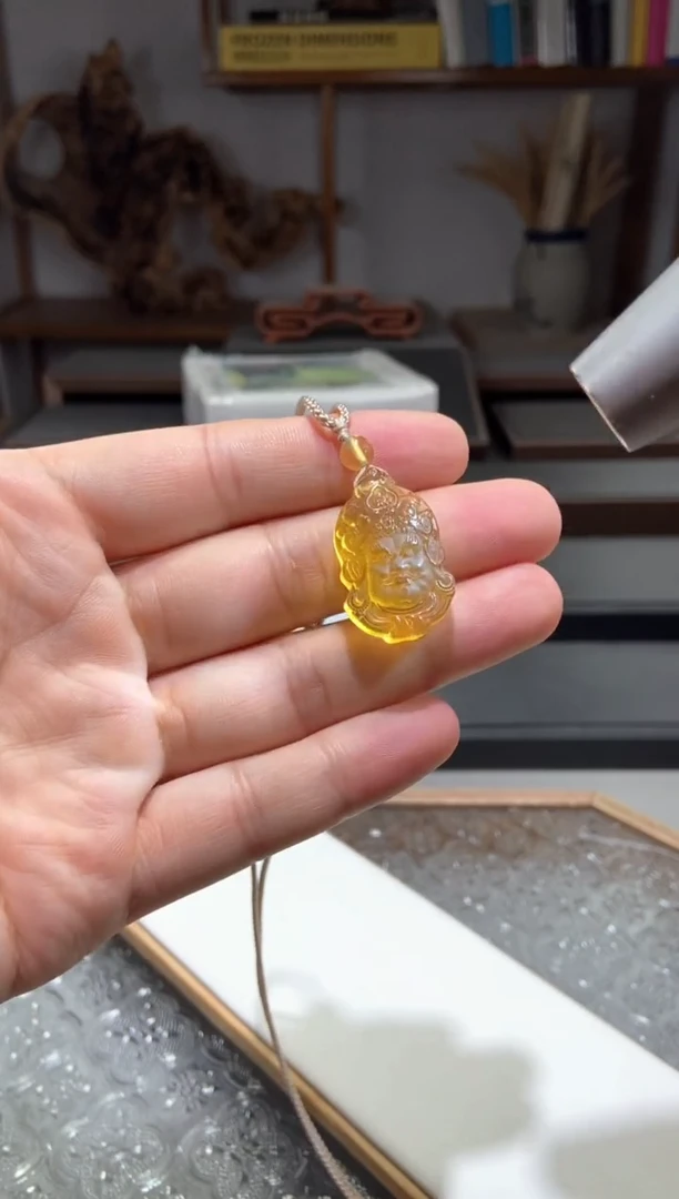琥珀颈饰未镶嵌黄财神