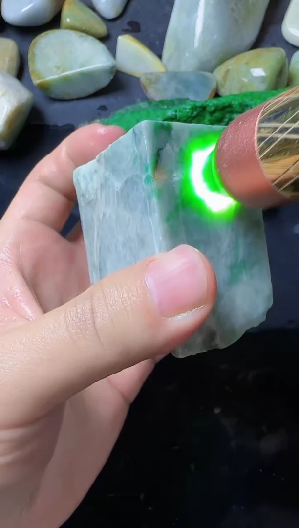 【闪购商品】翡翠颈饰未镶嵌045翡翠