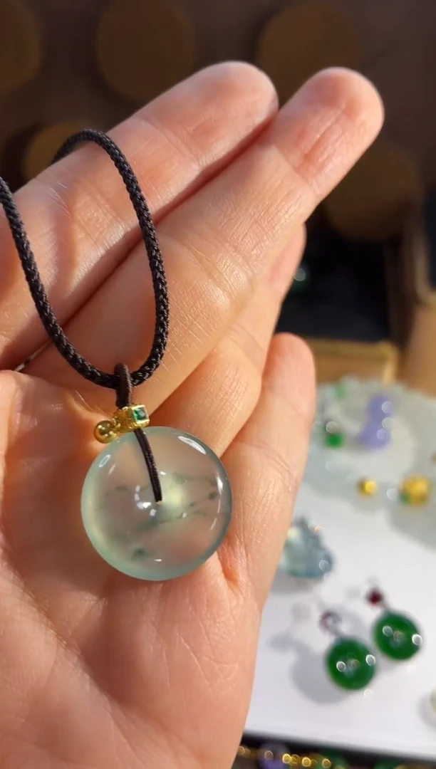 颈饰未镶嵌翡翠吊坠