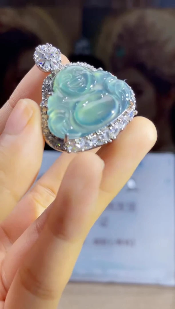 翡翠未镶嵌颈饰      *203