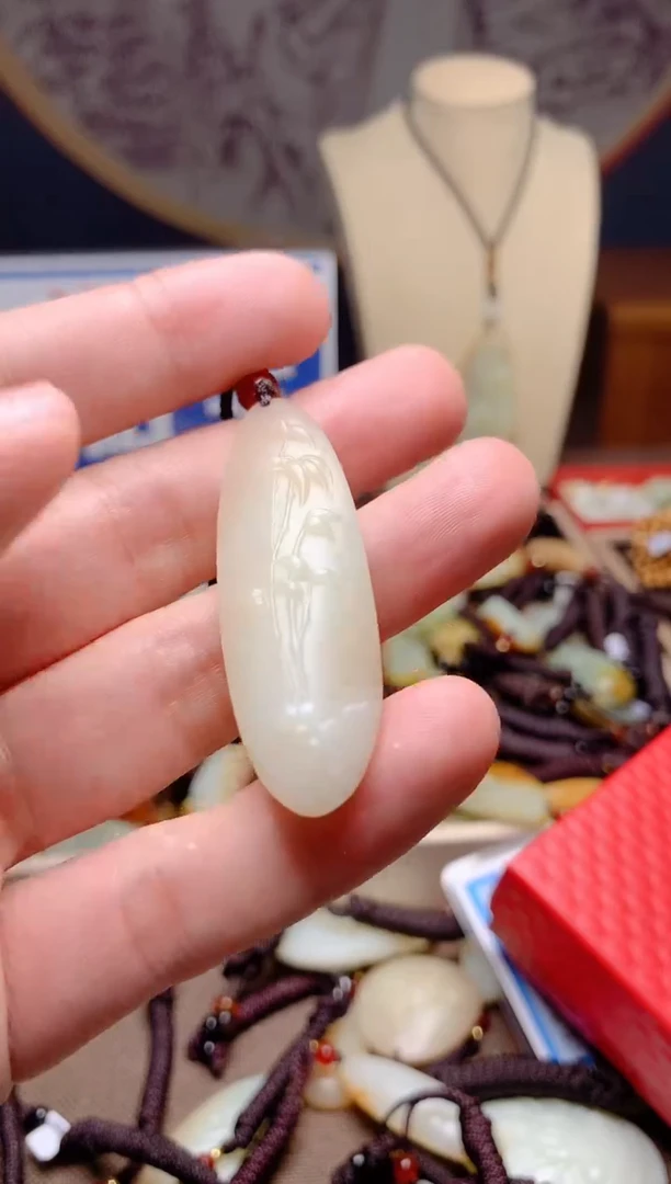和田玉未镶嵌颈饰1
