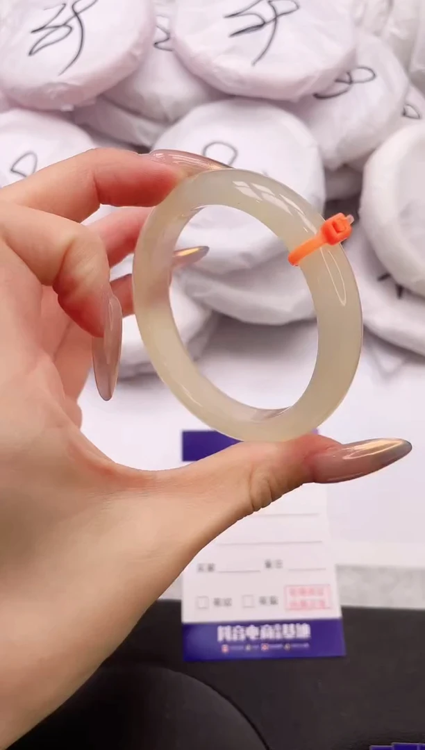 【闪购商品】石英质玉手镯未镶嵌10K247-54