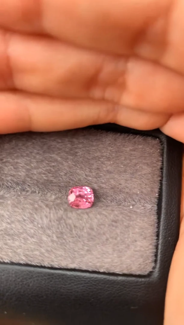 未镶嵌裸石定制尖晶石枕型 樱花色调 1.29ct