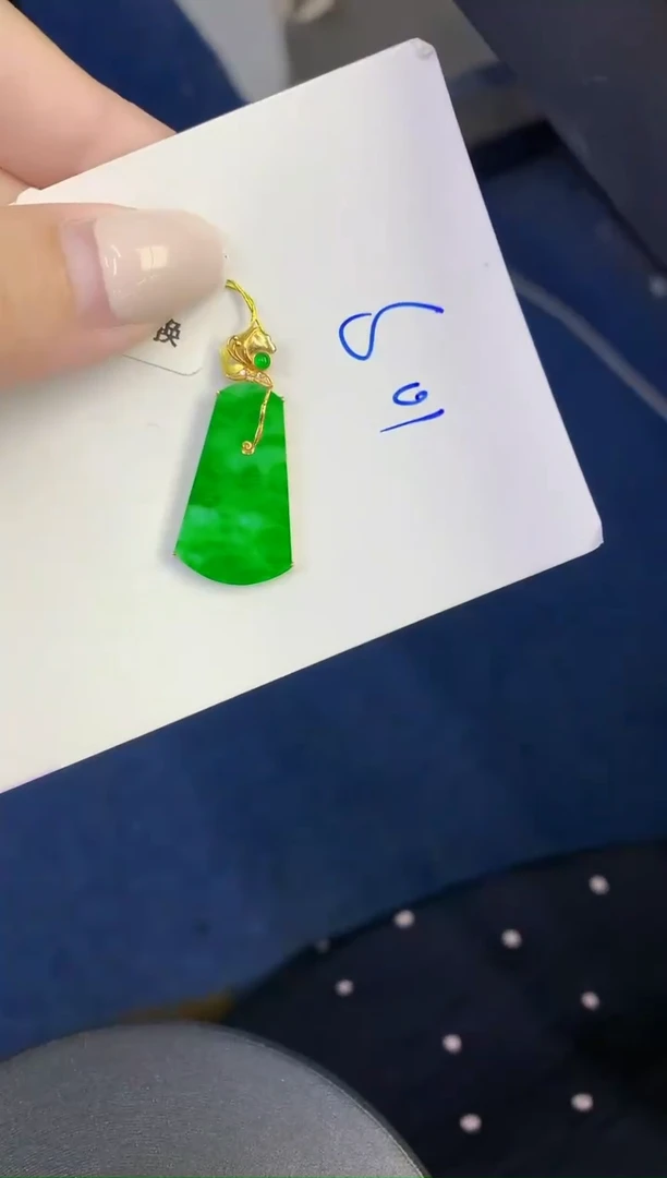 颈饰18K金镶嵌翡翠缅甸天然翡翠A货