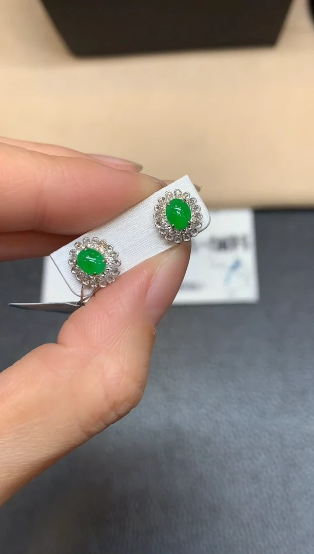 18K金镶嵌翡翠耳饰蛋面【无服务费