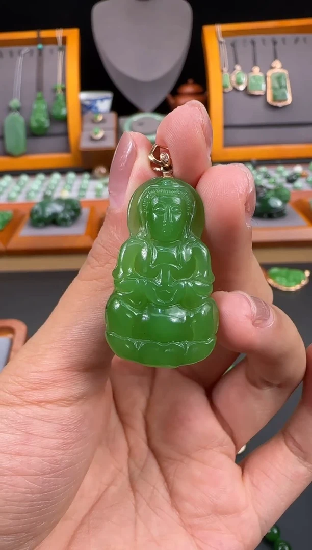 和田玉18K金镶嵌颈饰吊坠