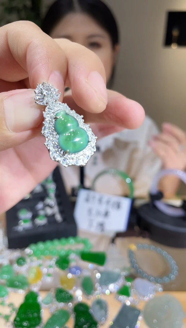 翡翠未镶嵌颈饰天然A货翡翠