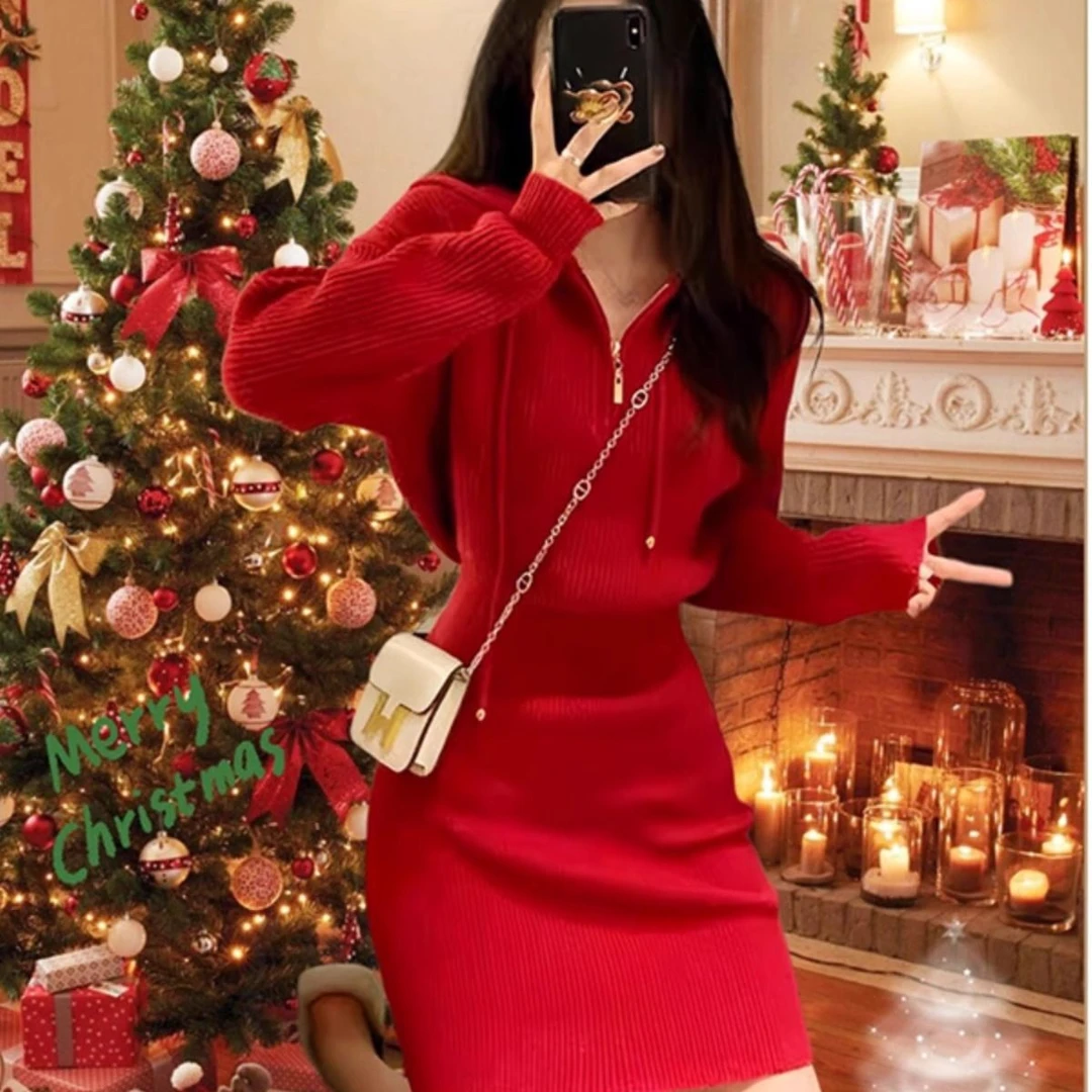 新年过年穿搭红色连帽毛衣打底裙女2025新款内搭收腰秋冬针织短裙