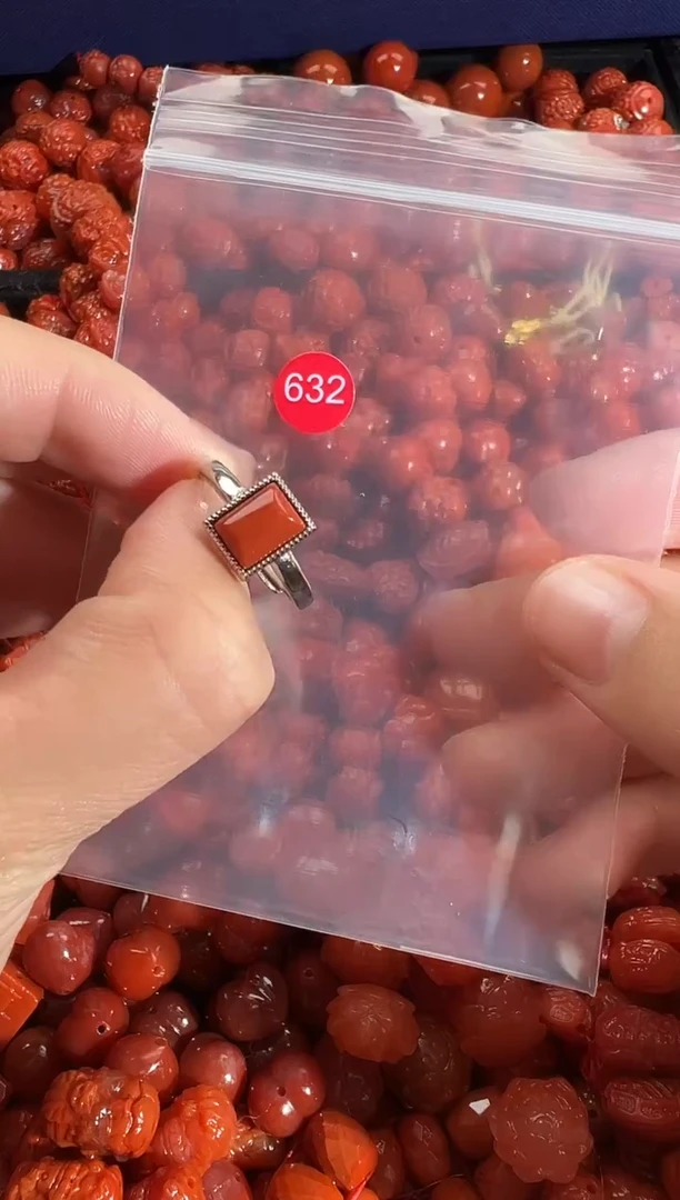 颈饰未镶嵌南红玛瑙1