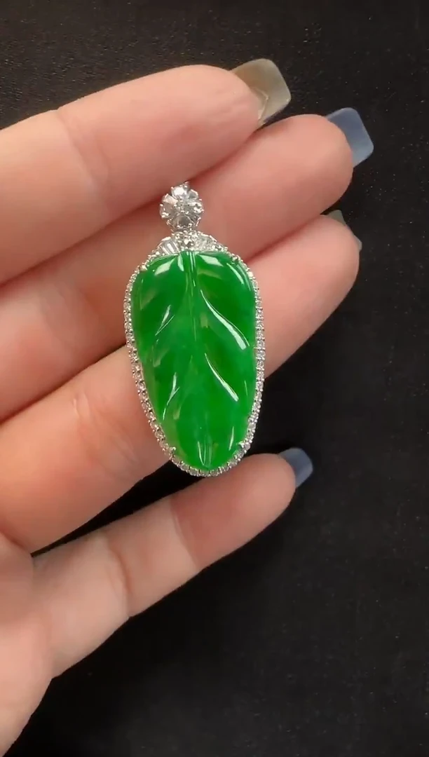 颈饰18K金镶嵌翡翠126叶子一个