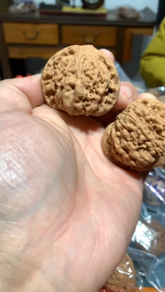 【闪购商品】文玩核桃吊坠大官帽核桃