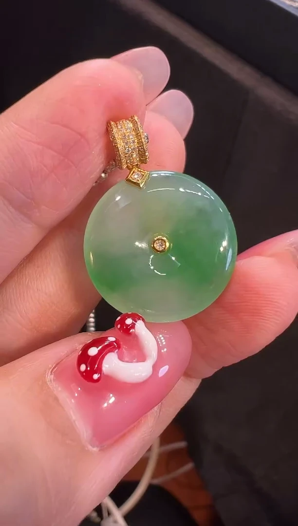 【闪购商品】翡翠颈饰18K金镶嵌吊坠