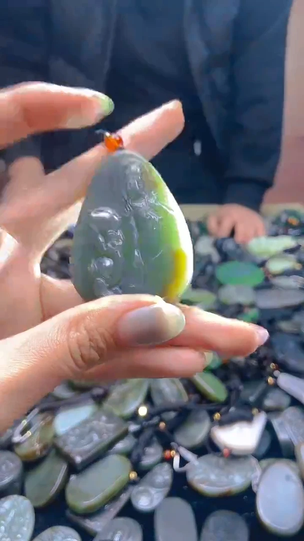 颈饰未镶嵌和田玉1