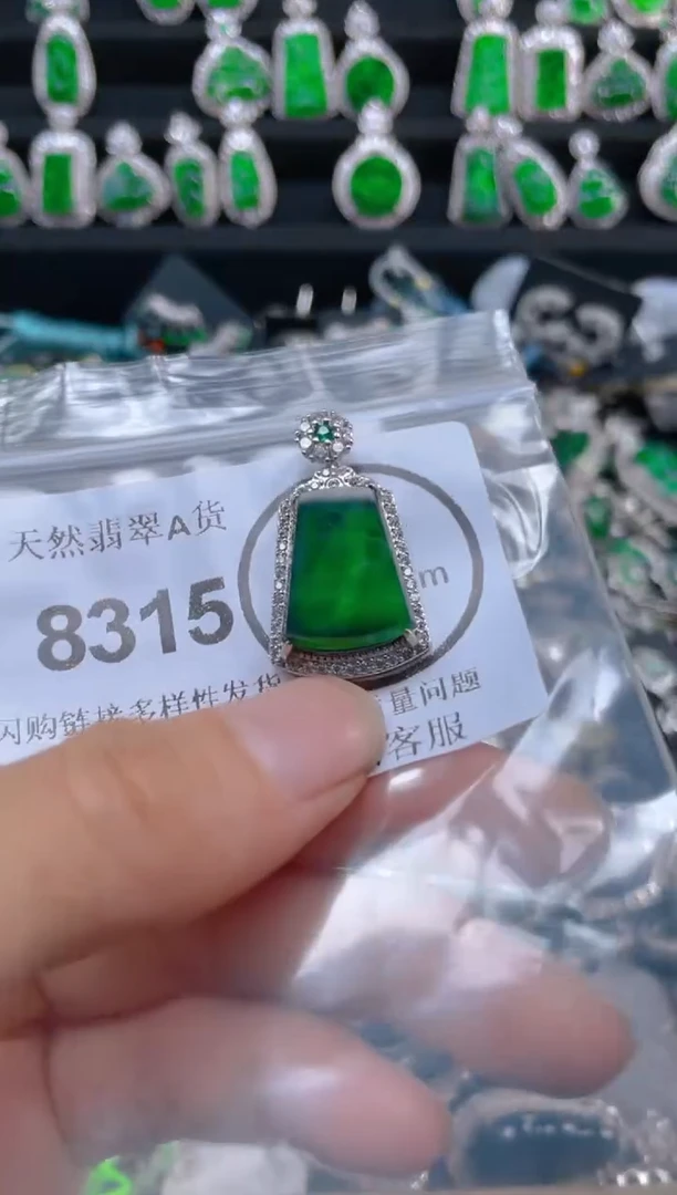 翡翠未镶嵌颈饰8315