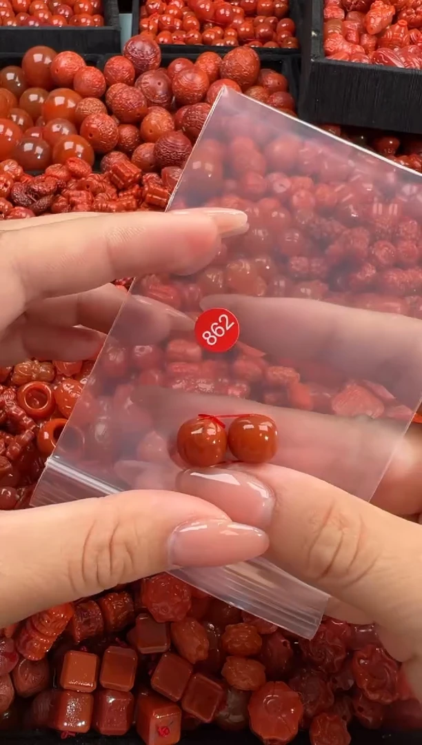南红玛瑙未镶嵌颈饰1