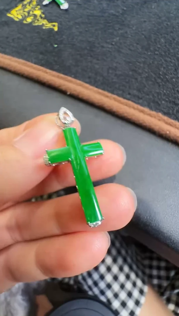 【闪购商品】翡翠颈饰18K金镶嵌00003900