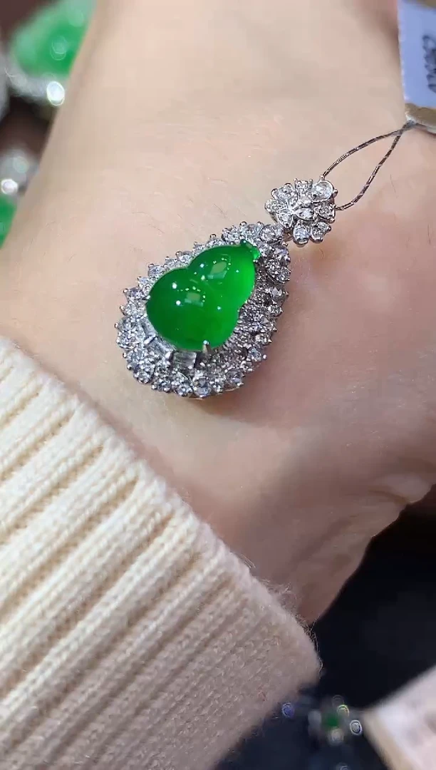 吊坠(不含链)18K金镶嵌翡翠C24