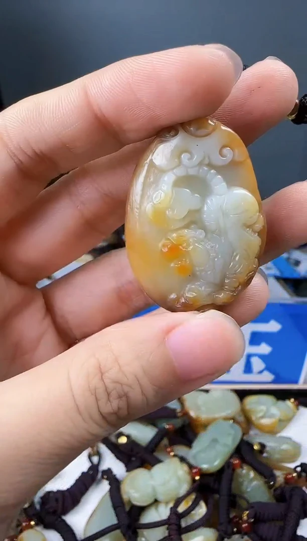 和田玉未镶嵌颈饰1