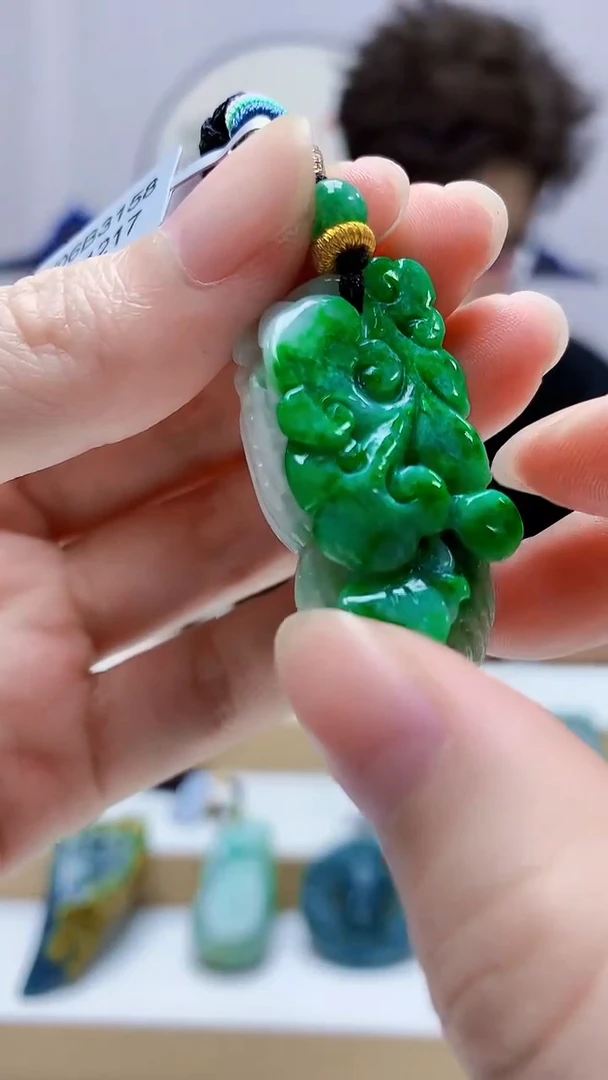 未镶嵌定制翡翠4688zm-毛货挂件花生54