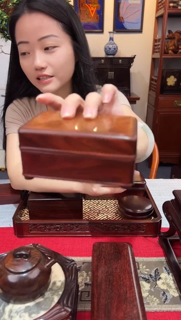 紫檀木类成套家具天地盖文盒